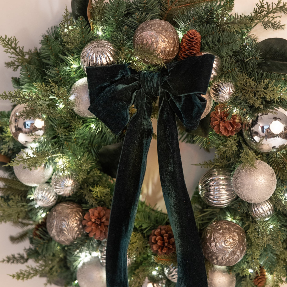 Silver & Pine Signature Wreath - Christmas World