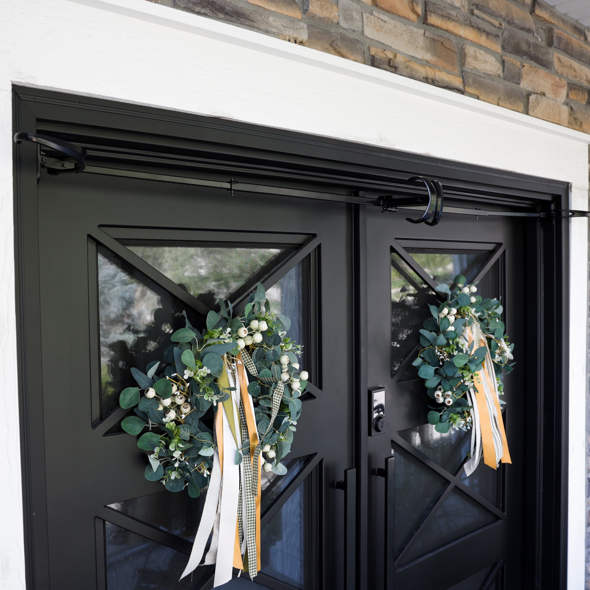 Deluxe Front Door Garland Hanger - Christmas World