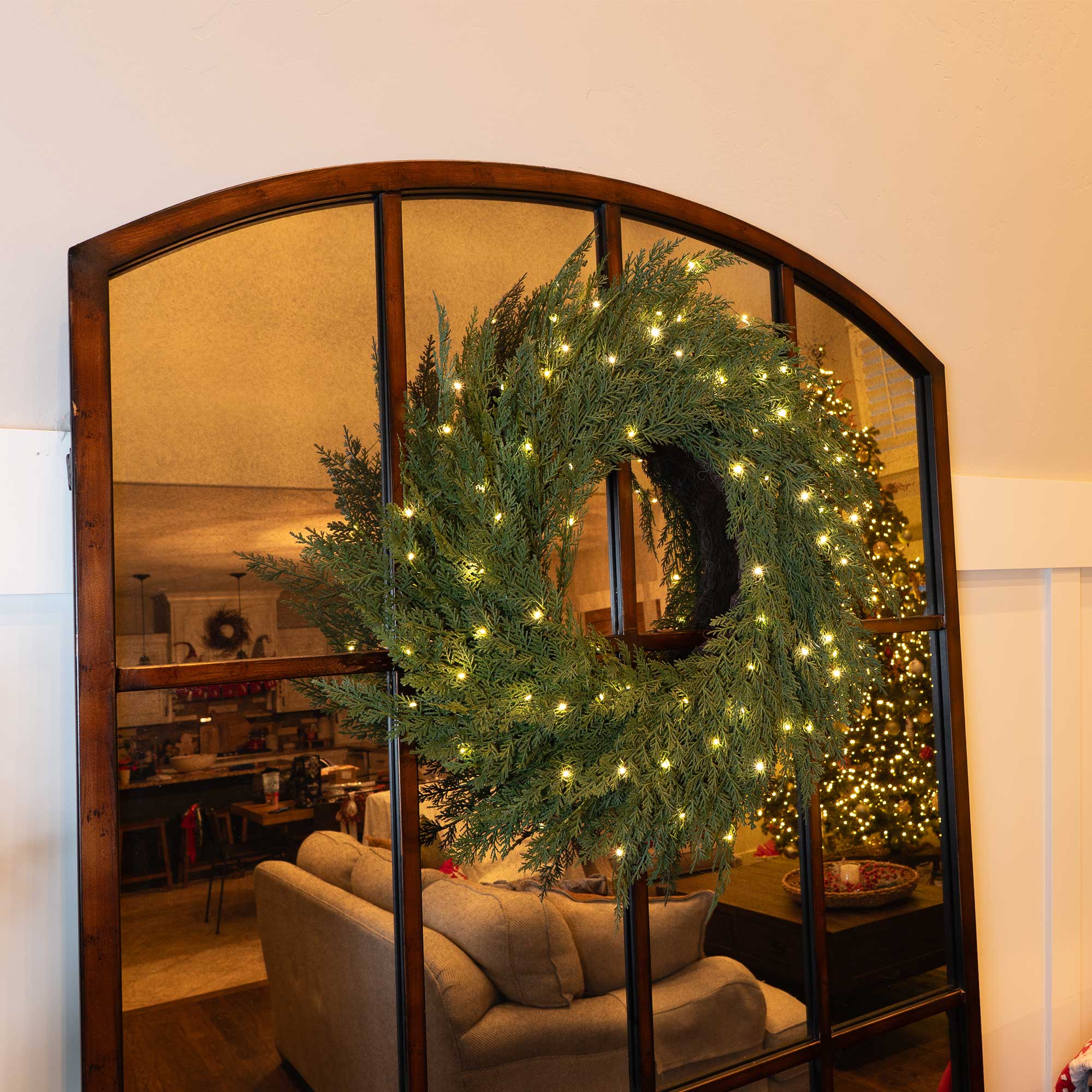 Cedar Pre - Lit LED Wreath - Christmas World