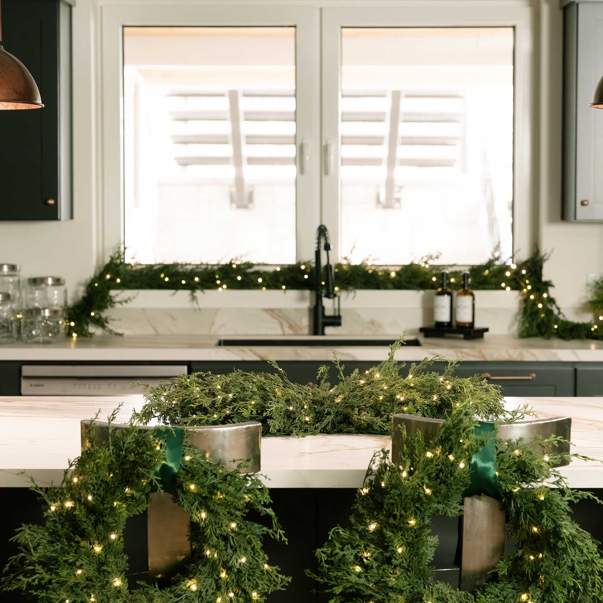 Cedar Pre - Lit Table Top Swag - Christmas World