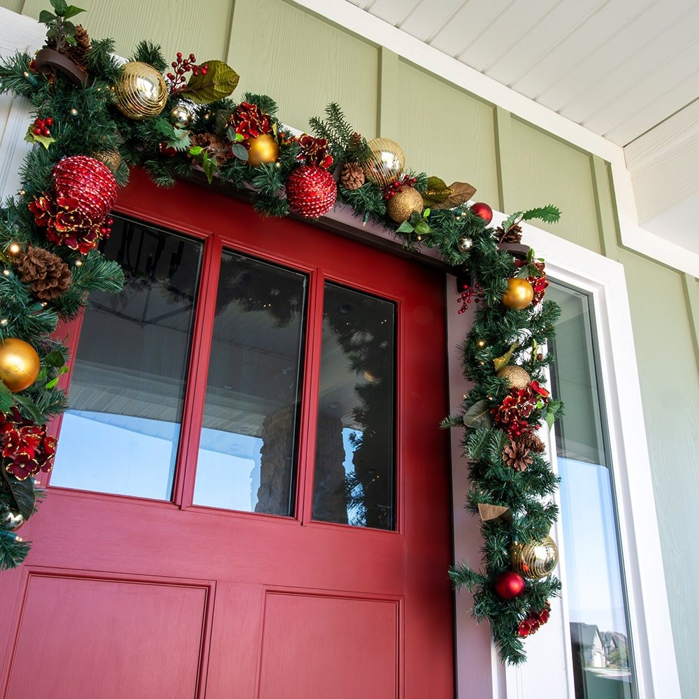 Scarlet Hydrangea Garland - Christmas World