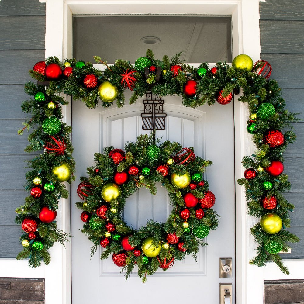 Festive Holiday Wreath - Christmas World